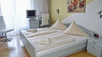 Marias Inn - Bed & Breakfast Garching bei Muenchen 3*,  Germany