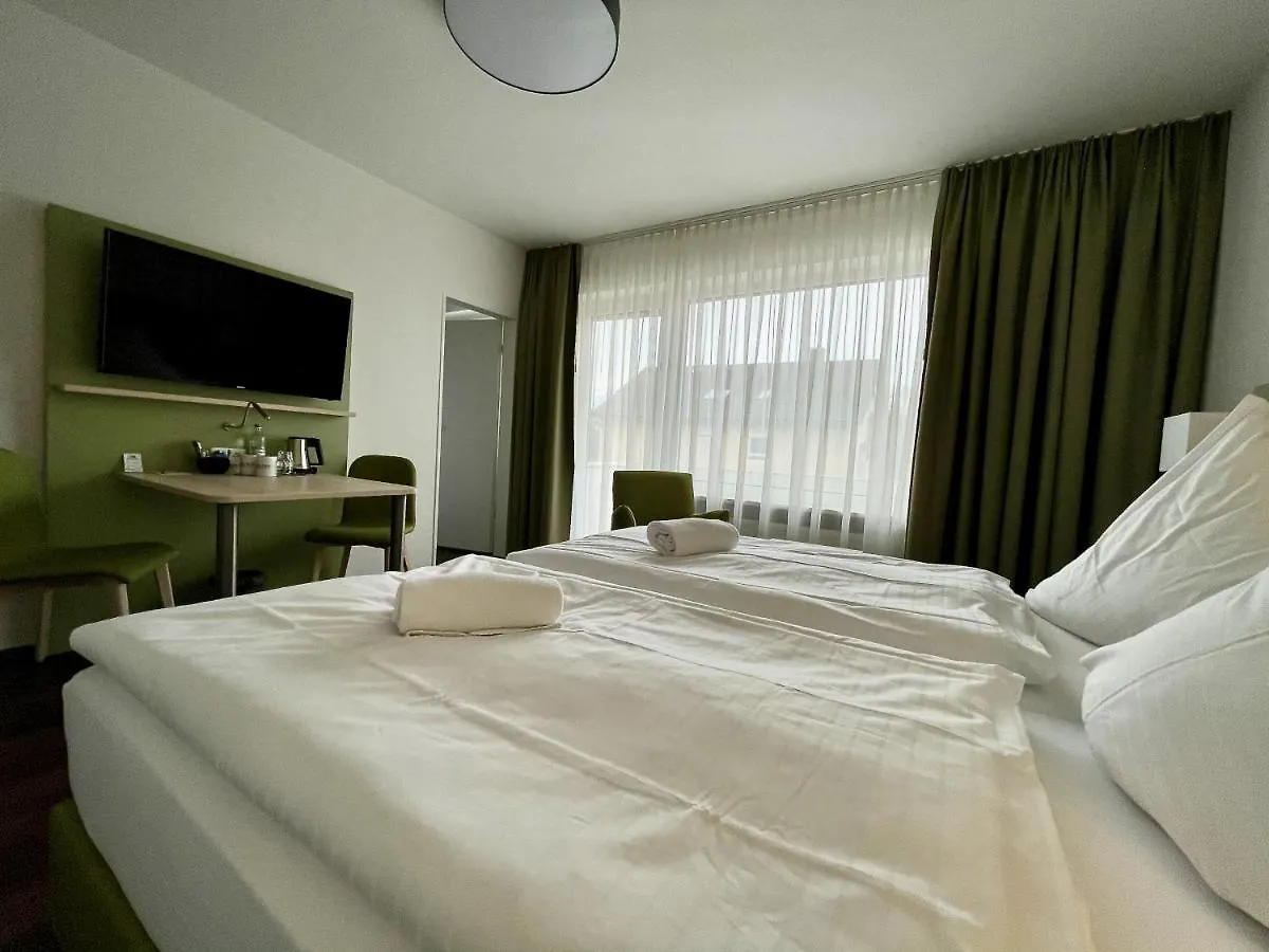 Отель Marias Inn - Bed & Breakfast Гархинг-бай-Мюнхен